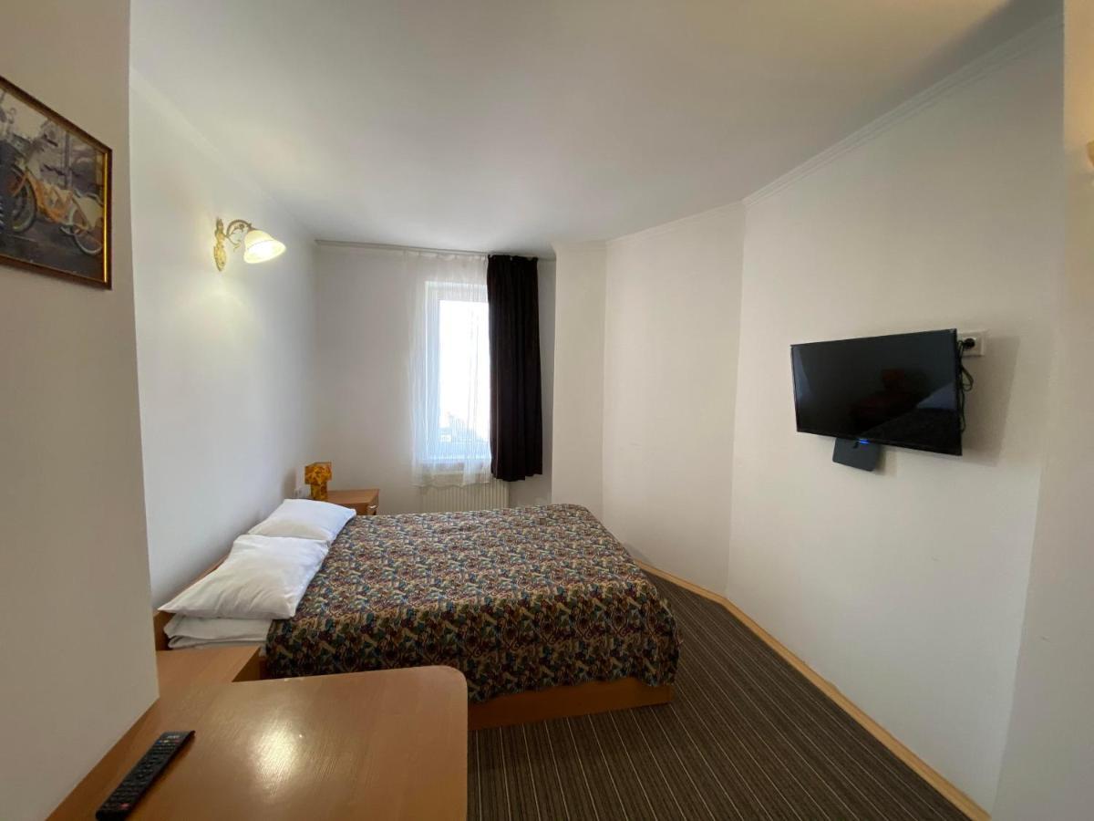 Autopark Hotel Lviv Exterior photo