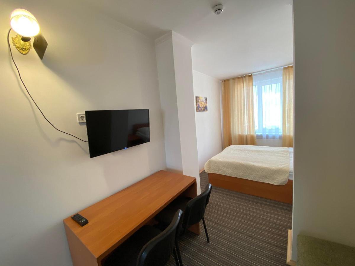 Autopark Hotel Lviv Exterior photo